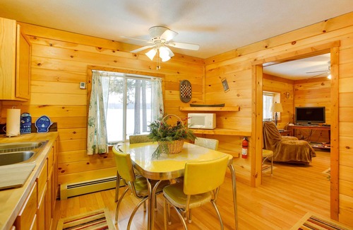 Interlochen Cabin | Cozy Interlochen Cabin w/Dock: 1 Mi to Green Lake