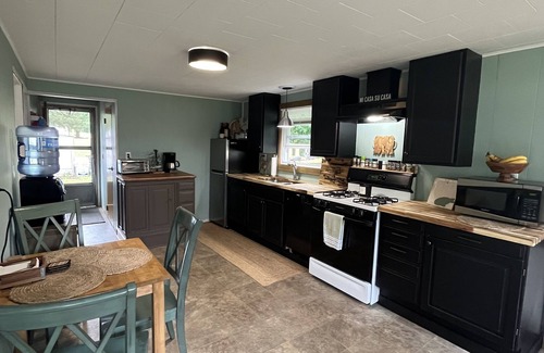 Reading Cottage | COZY LAKE COTTAGE/CASITA in a quaint country setting