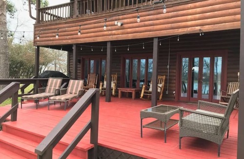 Alba House | Cozy Lake Fork Cabin~private boat ramp, open-air dock & lift, fire pit