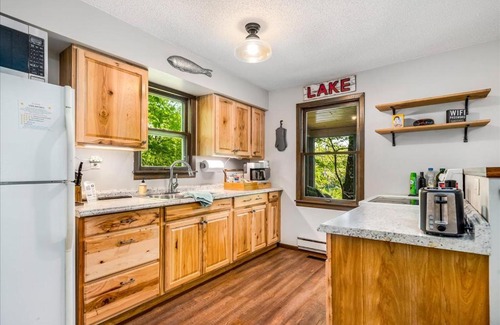 Almelund House | Cozy Lake House with Fireplace, Views, Close to Skiing!
