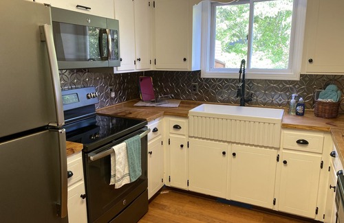 Olivia House | Cozy Lake Retreat in Carolina Trace