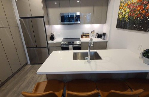 Innisfil Condo | Cozy Lake Simcoe 2 bedroom condo with a garden walkout to the boardwalk/Pier.