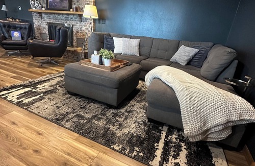 Spicer House | Cozy lakefront townhome w/3 BR, WiFi, AC, Smart TV, Kitchen. Pet Friendly!