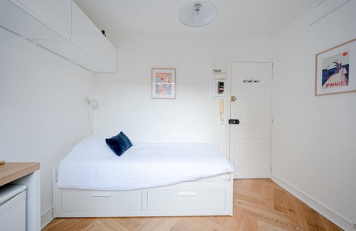 17th Arrondissement Apartment | Cozy little nest in Les Batignolles