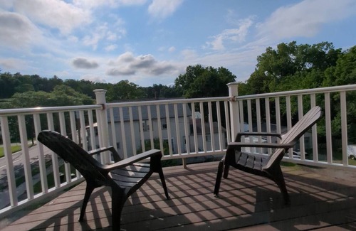 Old Bennington Apartment | Cozy Loft steps from VT Downtown