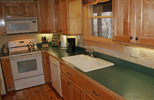 Seven Devils Cabin | Cozy log cabin available for Thanksgiving. Price recently reduced.