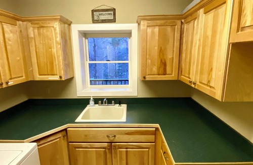 Seven Devils Cabin | Cozy log cabin available for Thanksgiving. Price recently reduced.