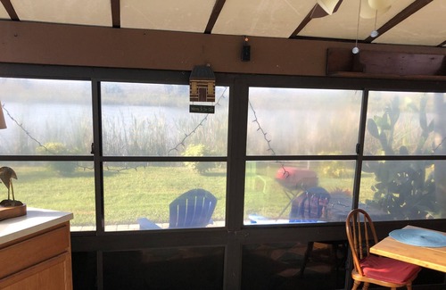 Taylor Creek Cabin | Cozy Log Cabin on the Lake