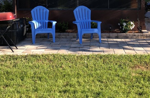 Taylor Creek Cabin | Cozy Log Cabin on the Lake