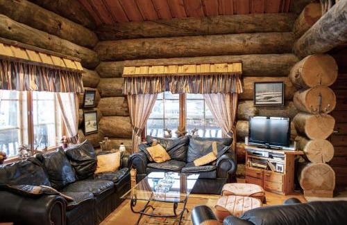 Rukatunturi Ski Chalet | Cozy log cabin with a view of Ruka