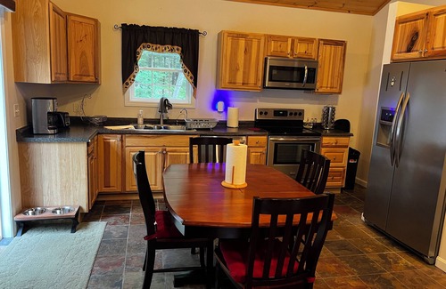 Eidelweiss Village House | Cozy Madison Home/Small Dogs Welcomen