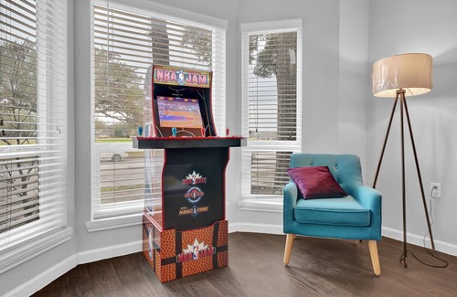 Braeswood Place Apartment | Cozy Medical Center Luxury Vegas Styled Home NRG