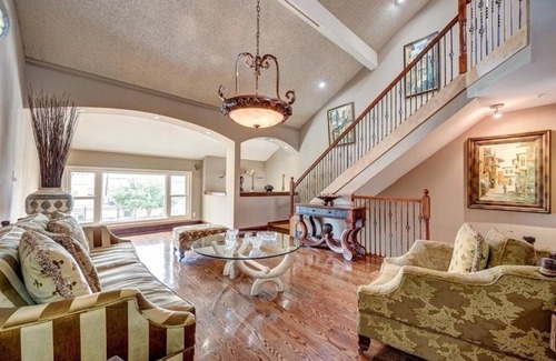 Uptown House | Cozy Mediterranean Colonial House in Galleria