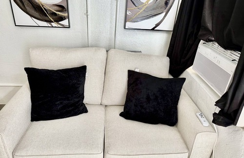 Bryant Apartment | Cozy Mini House by the Lake 11