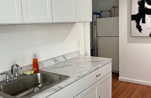 Dover Apartment | Cozy Modern 3-bedroom/2 Bath apartment in downtown Dover with AC, WiFi