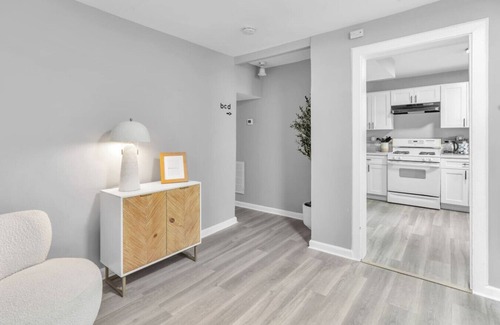 South Hackensack Apartment | Cozy Modern Apt Close to NYC! NO STEPS or Stairs