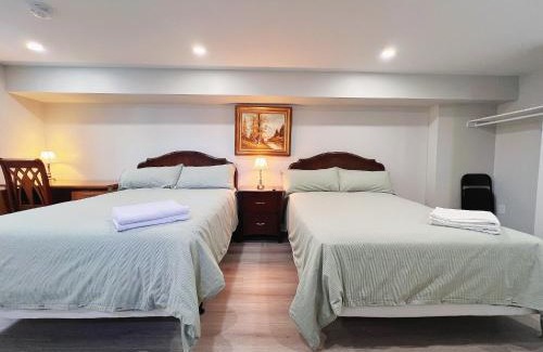 Clanton Park House | Cozy & Modern Ensuite Basement Rooms - Steps to Subway & Downsview Rogers Stadium