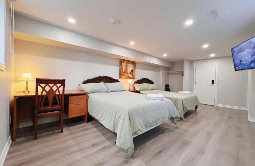 Clanton Park House | Cozy & Modern Ensuite Basement Rooms - Steps to Subway & Downsview Rogers Stadium