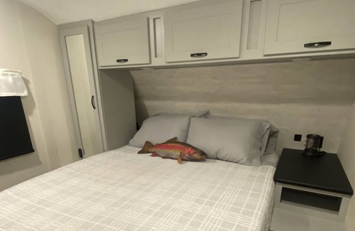 Clewiston House | Cozy Modern Rustic camper