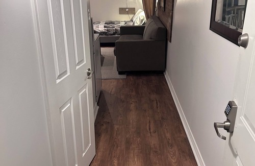 Upper Beaches Apartment | "Cozy & Modern Studio Retreat – Your Perfect Home Away from Home!"