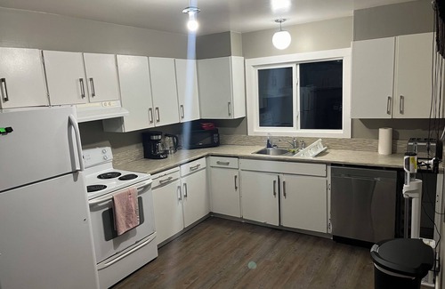 Stewart House | Cozy Mountain View Home with Fenced Back yard and Fire Pit.