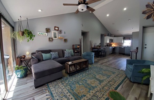 University City House | Cozy Newly Remodeled UCSD/La Jolla Condo 2 bd Monthly Rental