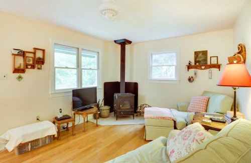 Montebello House | Cozy Nonny Cottage Near Appalachian Trail!