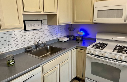 West Bronx Apartment | Cozy one bedroom- 5 min walk to yankee Stadium