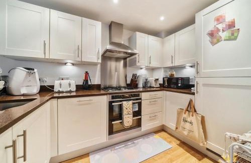 Bromley Common and Keston House | COZY One Bedroom Apartment With OWN LOUNGE and BATHROOM in SHARED House 2nd Floor With WIFI AND LOVELY LANDSCAPE VIEW