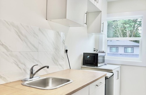 Gibsons House | Cozy one bedroom suit on Gibsons with private entrance