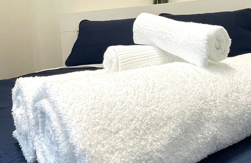 Novi House | Cozy Pet Friendly Home Near Walled Lake