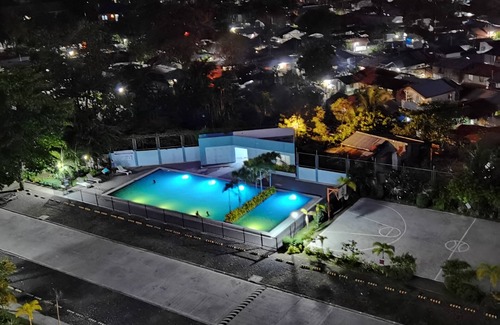 Lapu-Lapu Condo | COZY PLACE IN MACTAN W/POOL, WIFI, NETFLIX - 10 min to the Airport!