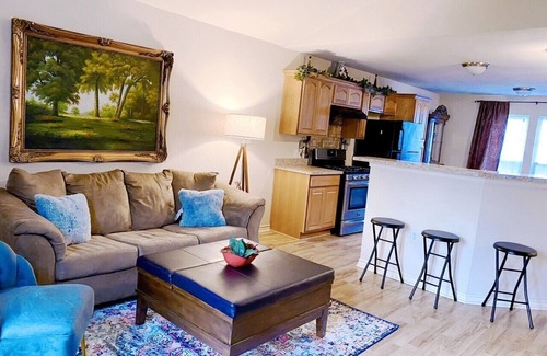 Port Arthur House | Cozy Private Bedroom I 0.5ml Refinery I 0.1ml Lamar