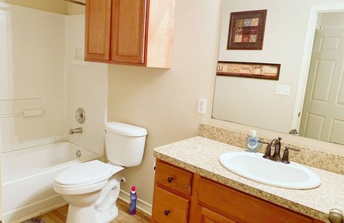 Port Arthur House | Cozy Private Bedroom I 0.5ml Refinery I 0.1ml Lamar