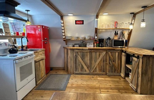 Crescent House | Cozy & Private Cabin in the woods!