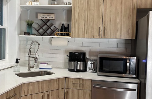 Back of the Yards Apartment | Cozy Private Room in an Apartment in welcoming Chicago