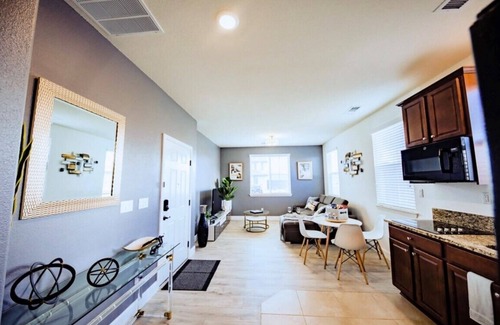 Sparks House | Cozy Private Stylish Modern Guest Suite