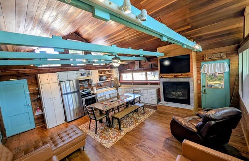 Gravois Mills Cottage | Cozy, quiet, and Lakefront Cottage in phenomenal Gravois Mills with AC, WiFi