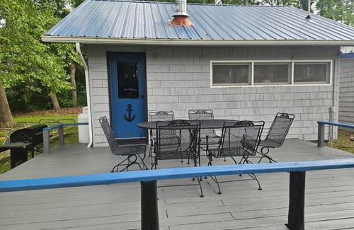 Gravois Mills Cottage | Cozy, quiet, and Lakefront Cottage in phenomenal Gravois Mills with AC, WiFi