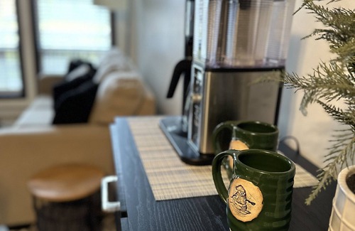 Davis House | Cozy, Quiet, Couples or Singles Mountain Retreat in Beautiful Canaan Valley!