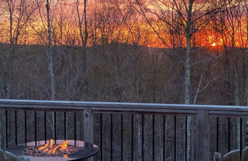 Old Timberline Cabin | Cozy retreat in Old Timberline close to great hiking and skiing. Pet Friendly!