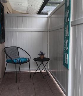 Tarpon Springs Apartment | Cozy Retreat near the Beach