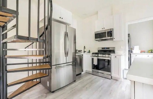 Auburn House | Cozy River/Waterfront home with a Private Beach