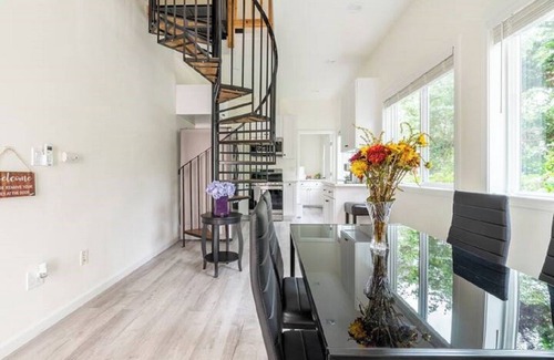 Auburn House | Cozy River/Waterfront home with a Private Beach