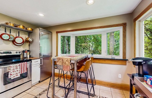 Washougal Cottage | Cozy Riverfront Cottage with Charming Interior & Hot Tub - Dog-Friendly