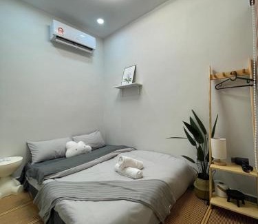 Taman Century House | Cozy Room 2pax #1min walk to KSL #Bathroom