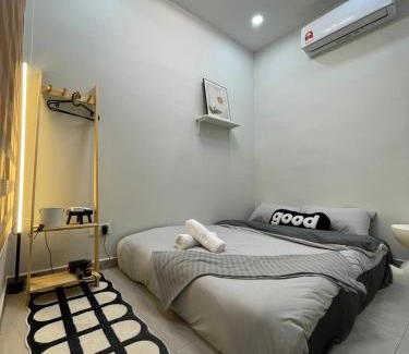 Taman Century House | Cozy Room 2pax #1min walk to KSL #Bathroom