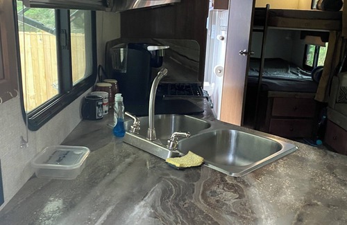 Cohassett Beach House | Cozy RV with AC and WiFi for ‘glamping’ in Westport, a short walk to the beach.