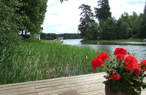 Boo Cabin | Cozy seaside cottage on its own jetty w rowing boat. 25 minutes to Stockholm!