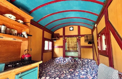 Vojnic House | Cozy shepherd's hut in an edible landscape on a permaculture farm